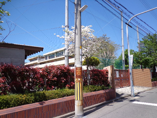 Primary school. 678m to Suita Municipal Suita third elementary school (elementary school)