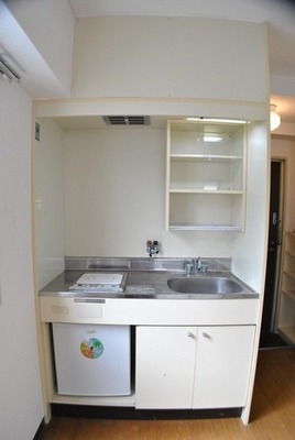 Kitchen. It is also easy to cook at IH already stove installation