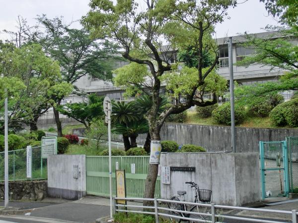 Primary school. 400m Suita Municipal Tsukumodai elementary school to Suita Municipal Tsukumodai Elementary School