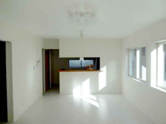 Living. White image of a clean tones and 20.8 Pledge of spacious living