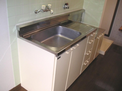 Kitchen. Two-burner gas stove installed Friendly Spacious! Sink also spacious!