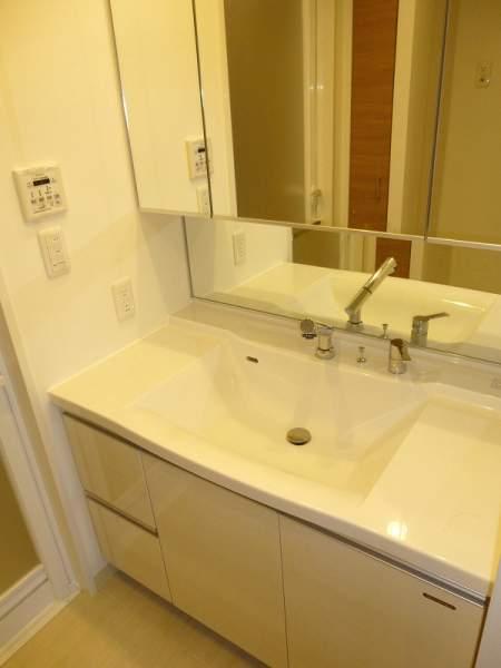 Wash basin, toilet. The wash room are also available linen cabinet