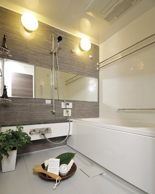 Bathing-wash room.  [bathroom] Space of the room to make the healing deeper rich. Established a luxurious natural stone counter. Also, Tub low-floor type of unit bus which was the height of low crossing of has been adopted (A type menu plan model room ※ )