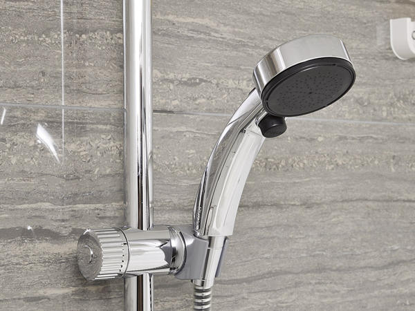 Bathing-wash room.  [Water-saving bathroom shower] Hand in the water stop ・ Adopted shower head with a switch that can be operated in discharged water. High water-saving effect, Also it has excellent energy-saving (same specifications)