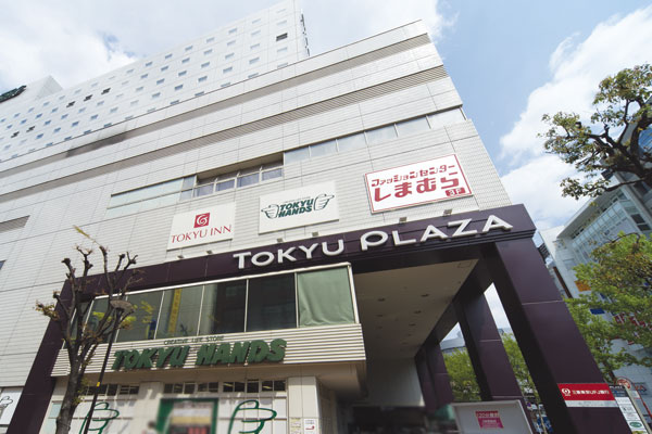 Surrounding environment. Tokyu Hands (a 10-minute walk ・ About 780m)