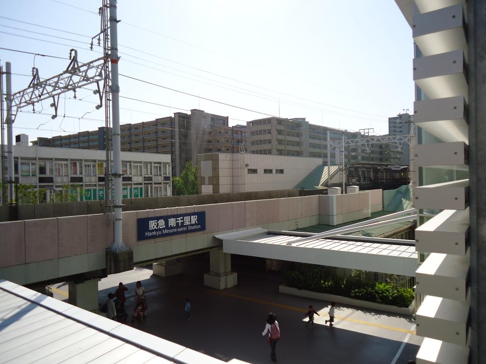 station. 640m until Minamisenri Station