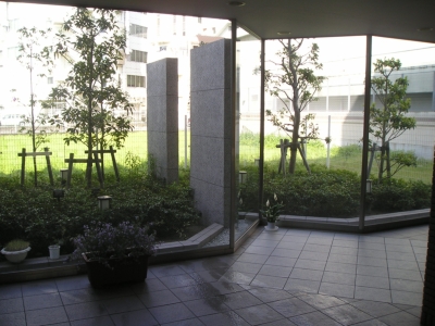 lobby. Beautiful courtyard, Masu throne in the entrance. 