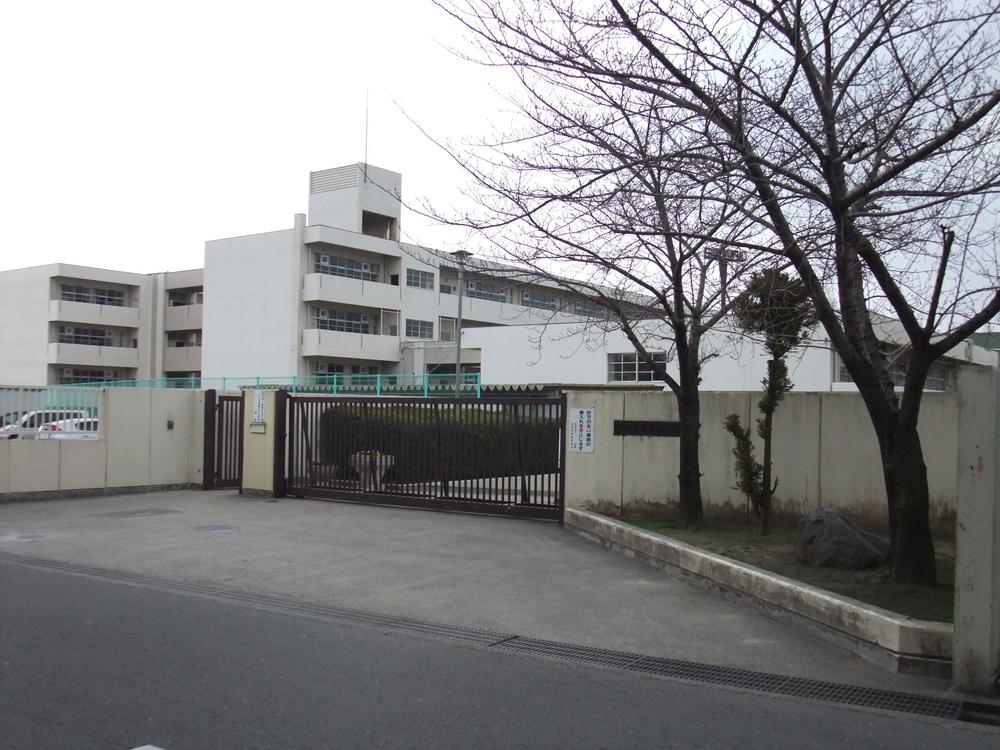 Junior high school. 1100m to municipal Katayama Junior High School