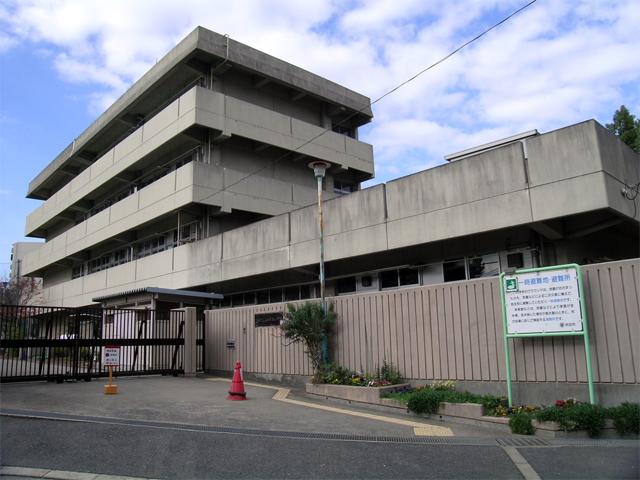 Primary school. 722m to Suita Municipal Yamada fifth elementary school