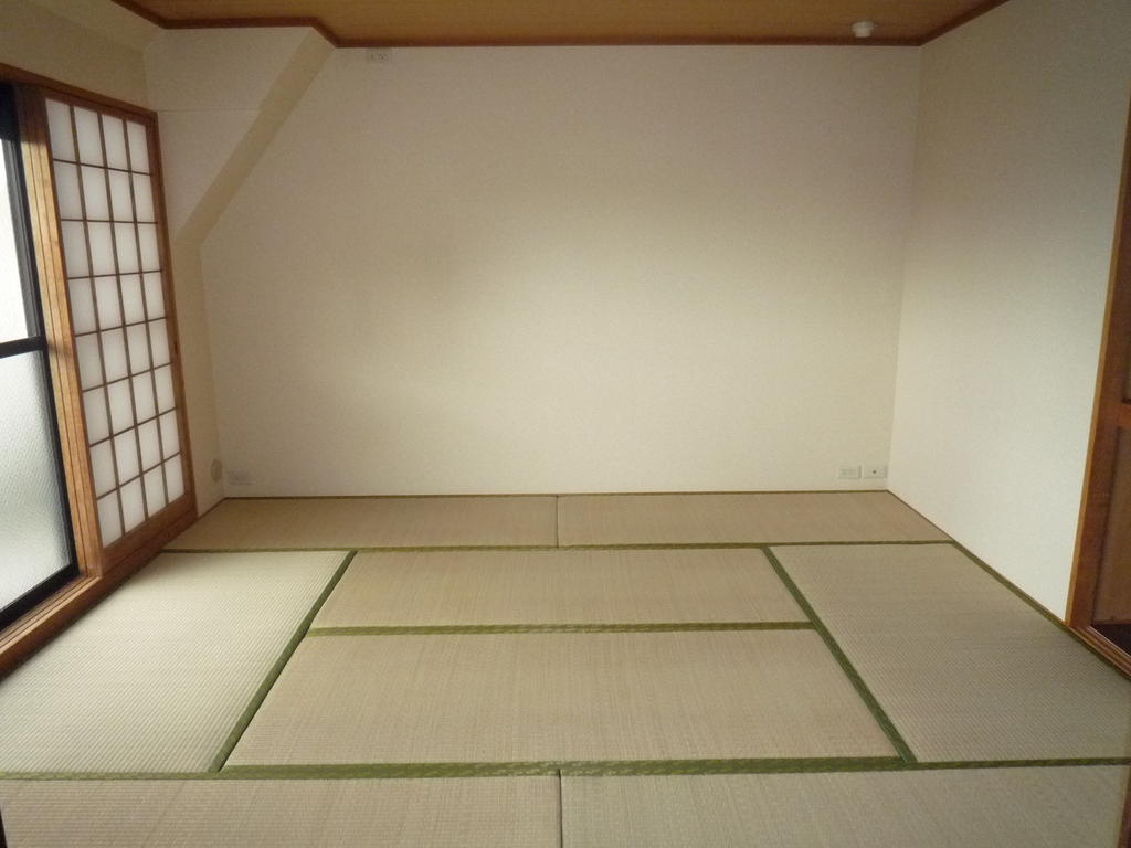 Other room space. spacious! 8 is a mat type of Japanese-style room! It can be used comfortably! 