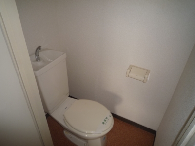 Toilet. Your rent low-cost! The initial costs are also! Recommended is a separate rental! 