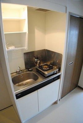 Kitchen. Gas stove can also work hard also because it can be installed dishes and 2-neck. 