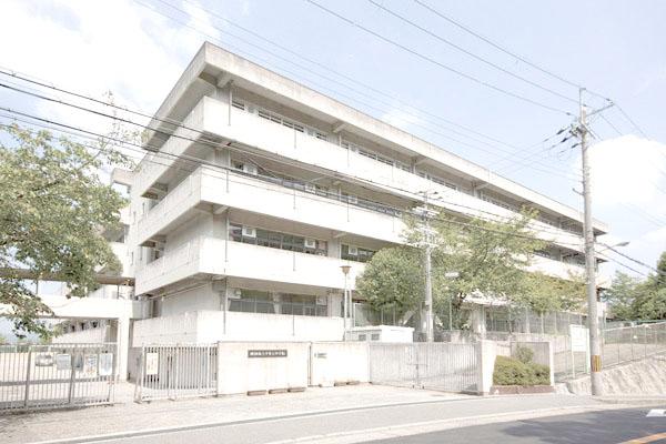 Junior high school. 371m to Suita Municipal Senrioka junior high school