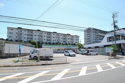 Convenience store. Family Ma - 100m until note (convenience store)