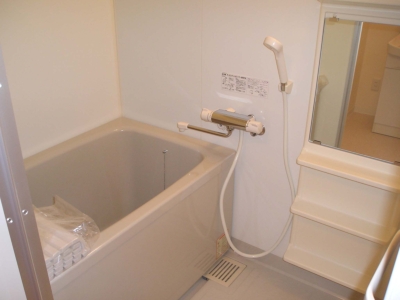 Bath. Wide-bathroom spread. This is useful in a single lever