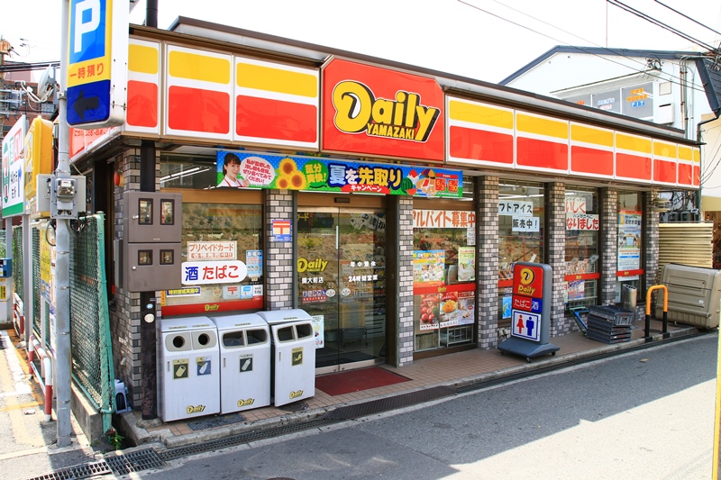 Convenience store. 427m until the Daily Yamazaki Kandai before the store (convenience store)