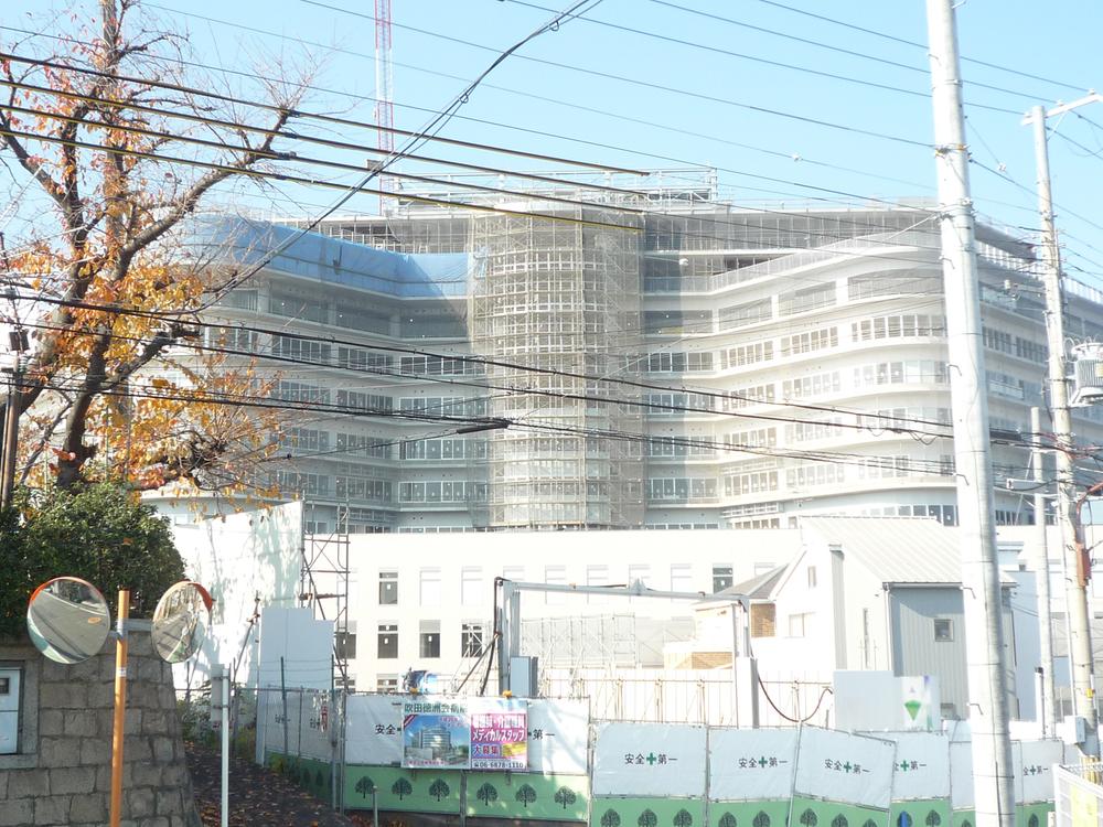 Hospital. Suita Tokushu Board 1000m to the hospital (2014 July scheduled to be completed)