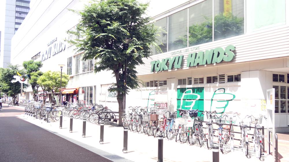 Home center. 625m to Tokyu Hands Esaka shop