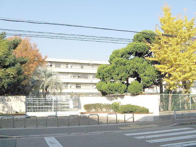 Primary school. Suita Municipal Toyotsu 257m until the second elementary school