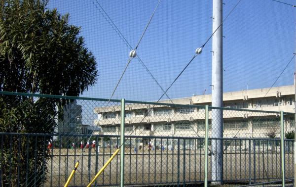 Junior high school. 850m until the sixth junior high school