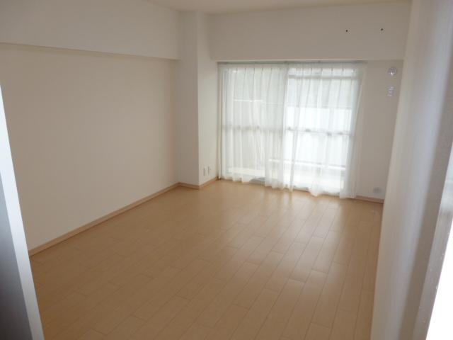 Non-living room. Western-style about 8.8 Pledge