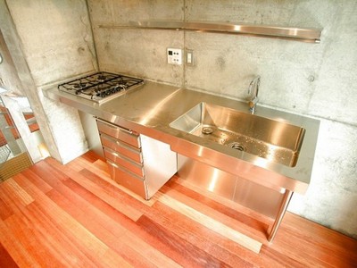 Kitchen. 4-neck gas stove It is fashionable