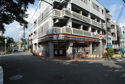 Convenience store. 380m to Seven-Eleven (convenience store)