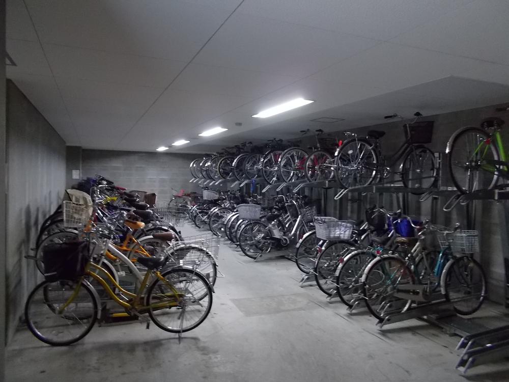 Other common areas. You get the impression you are in good management in chitin and maintenance has been bicycle parking