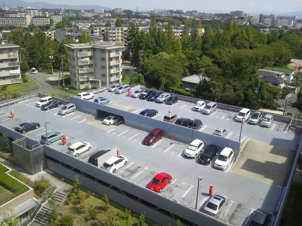 Parking lot. Ensure one self-propelled plane parking for each dwelling unit