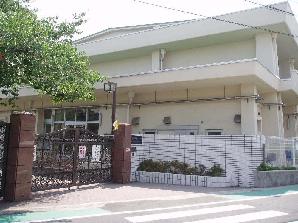Primary school. 952m to Suita Municipal Yamada second elementary school