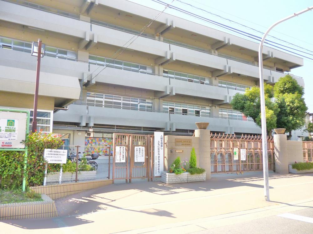 Junior high school. 900m to Suita Municipal sixth junior high school