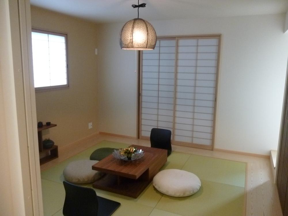 Non-living room.  [Local introspection Japanese-style room] There is a Japanese-style room and hot breath. Also likely to come in handy as a drawing room for visitors ☆