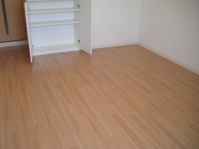 Living and room. It is a square type of Western-style! It can be used spacious!