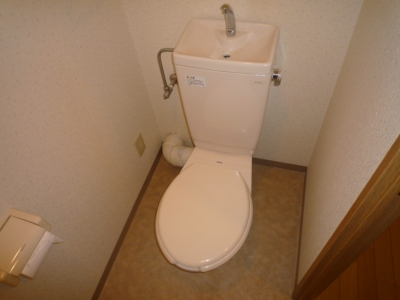 Toilet. Washlet is possible installation. 