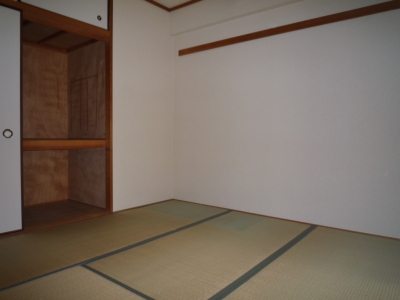 Living and room. Japanese-style, I will calm. Also there firmly closet. 