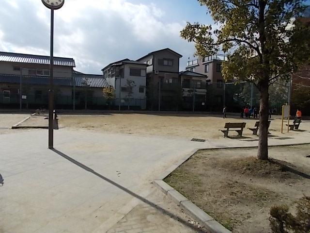 Other. In the vicinity of the apartment there is Nishikoen Nagano. Holiday has been crowded with many children.