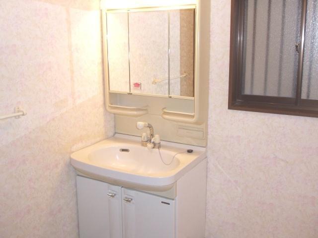 Wash basin, toilet. There is a window, Refreshing wash room moisture is less likely to buildup
