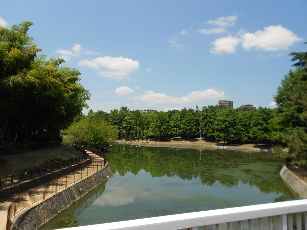 View photos from the dwelling unit. Momoyama park adjacent