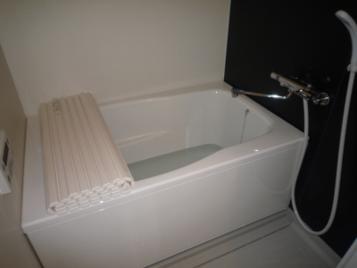 Bath. You can relax slowly in a wide bathtub. 