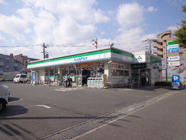 Convenience store. FamilyMart Yamadaminami store up (convenience store) 423m