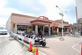 Supermarket. 250m to Kansai Super (Super)