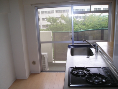Other room space. Is OK, too large refrigerator kitchen space even firmly!