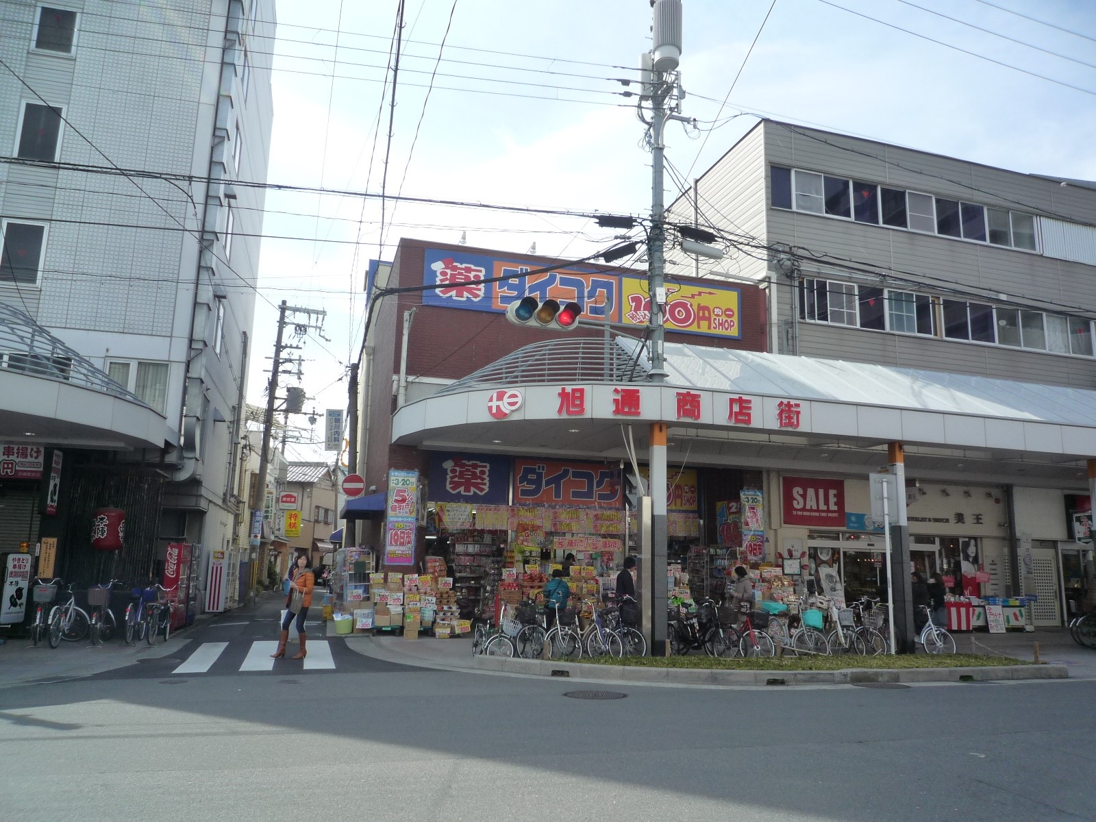 Dorakkusutoa. Daikoku drag JR Suita Station shop (drugstore) to 350m
