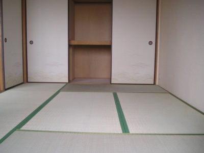 Other room space. Japanese-style room! It is south-facing bright rooms at the two sides lighting!