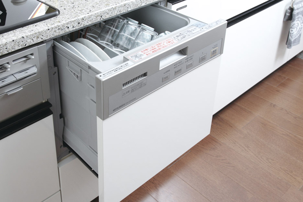 Kitchen.  [Dishwasher] Convenient dishwasher after a meal of the clean up is, And out of the tableware is also a drawer type of smooth built-in specification (same specifications)