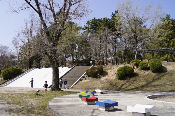 Jumbo slide is a 2-minute walk to the popular "Fujinoki park" to Chibikko. If this only close, It is likely to come to play every day