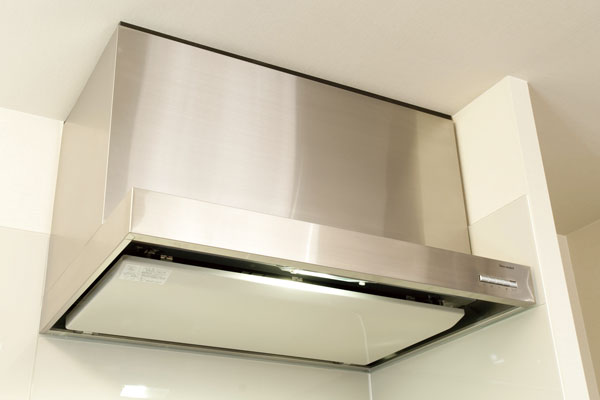 Kitchen.  [Rectification Backed range hood] High suction force with the current plate, Care has also been adopted for smooth range hood (same specifications)