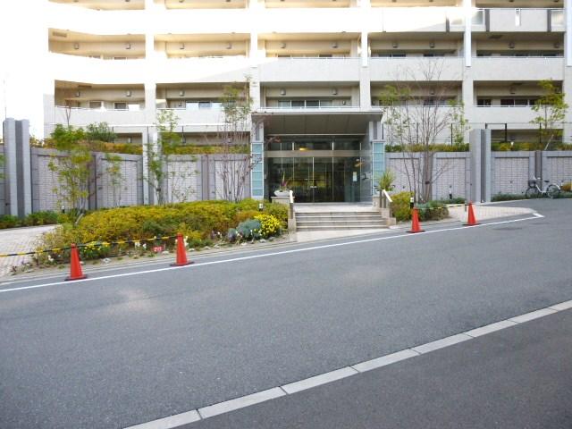 Entrance. Common areas