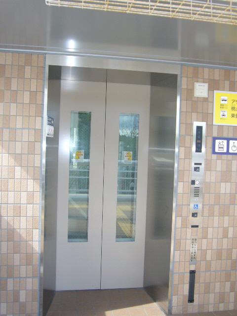 station. 240m until Momoyamadai Station