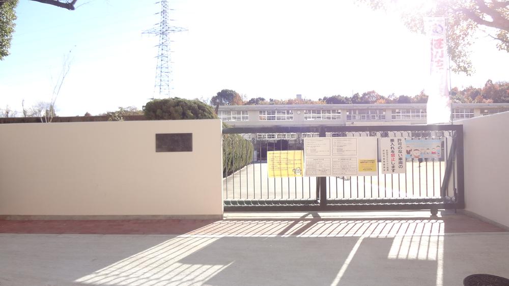 Primary school. 469m to Suita Municipal Satakedai Elementary School
